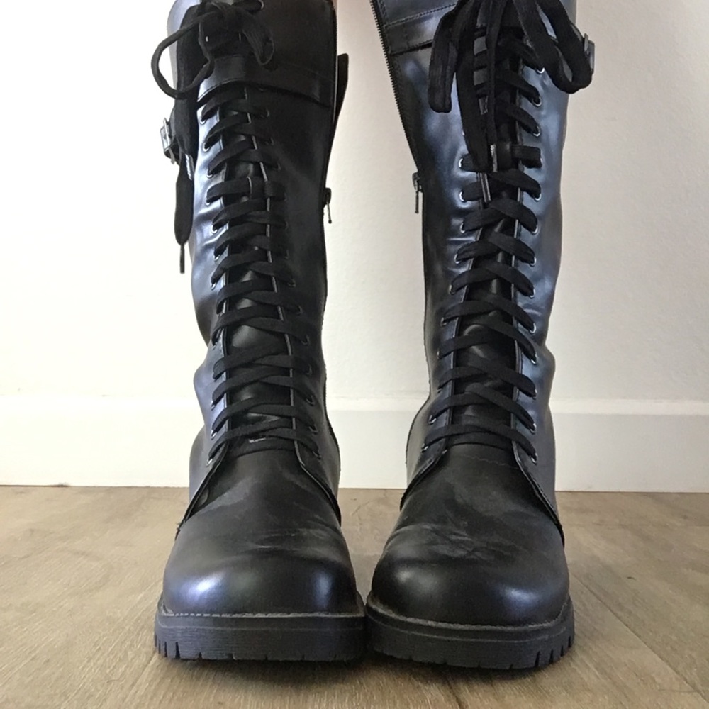 Black combat boots only worn once